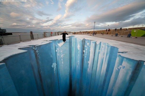3D живопись на асфальте. Расселина в леднике (The Crevasse) Эдгара Мюллера (Edgar Mueller).