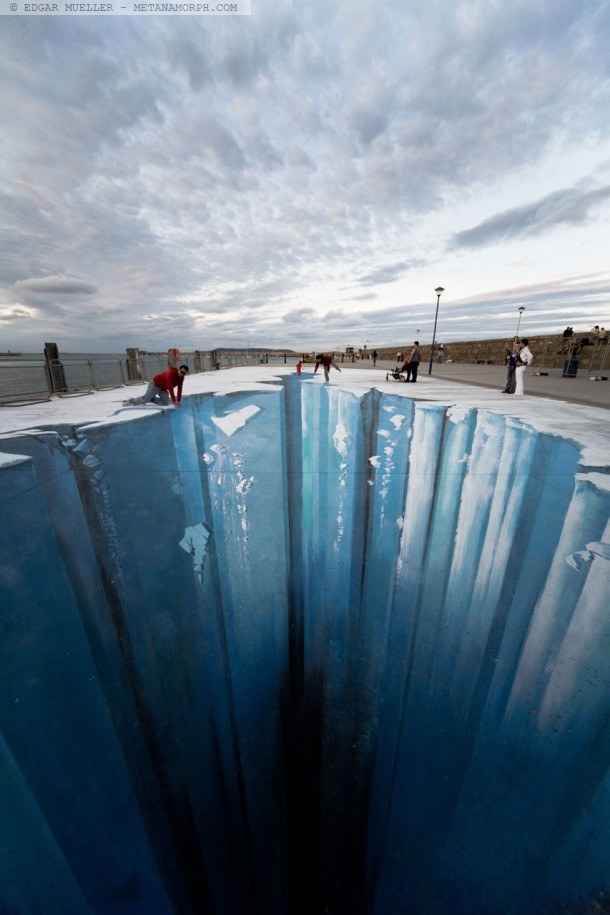 3D живопись на асфальте. Расселина в леднике (The Crevasse) Эдгара Мюллера (Edgar Mueller).