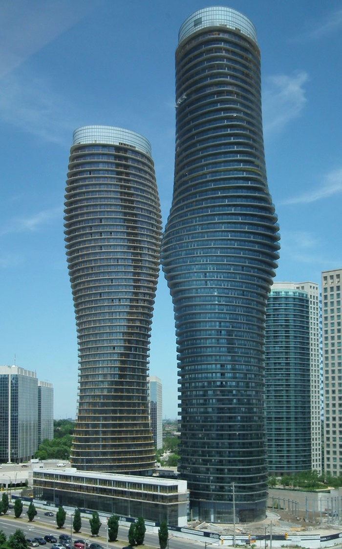 Небоскреб в Торонто. Absolute towers